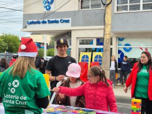 Lotería de Santa Cruz cerró con festejos la Colecta "Un juguete por una sonrisa"
