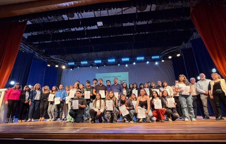 Santa Cruz puso en valor a la educación y el trabajo: entrega de certificados a los jóvenes que se capacitaron en minería