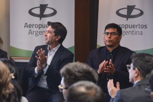 Claudio Vidal encabezó el acto de inauguración de la flamante pista del Aeropuerto de Río Gallegos