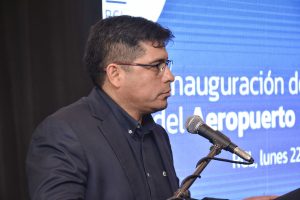 Claudio Vidal encabezó el acto de inauguración de la flamante pista del Aeropuerto de Río Gallegos