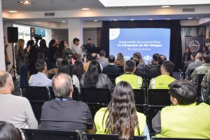 Claudio Vidal encabezó el acto de inauguración de la flamante pista del Aeropuerto de Río Gallegos