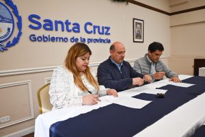 Firmaron convenio para fortalecer la recolección y distribución de leña en toda la provincia