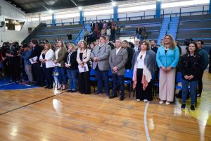 Vidal: “La decisión política del Gobierno es entregar tierras a los vecinos que quieren seguir apostando a Santa Cruz”