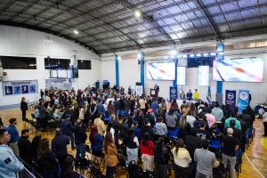 Vidal: “La decisión política del Gobierno es entregar tierras a los vecinos que quieren seguir apostando a Santa Cruz”