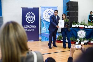 Vidal: “La decisión política del Gobierno es entregar tierras a los vecinos que quieren seguir apostando a Santa Cruz”