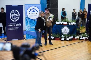 Vidal: “La decisión política del Gobierno es entregar tierras a los vecinos que quieren seguir apostando a Santa Cruz”