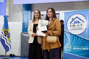 Vidal: “La decisión política del Gobierno es entregar tierras a los vecinos que quieren seguir apostando a Santa Cruz”