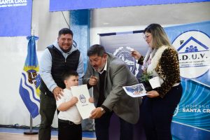 Vidal: “La decisión política del Gobierno es entregar tierras a los vecinos que quieren seguir apostando a Santa Cruz”