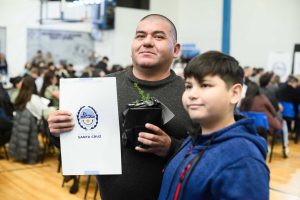 Vidal: “La decisión política del Gobierno es entregar tierras a los vecinos que quieren seguir apostando a Santa Cruz”