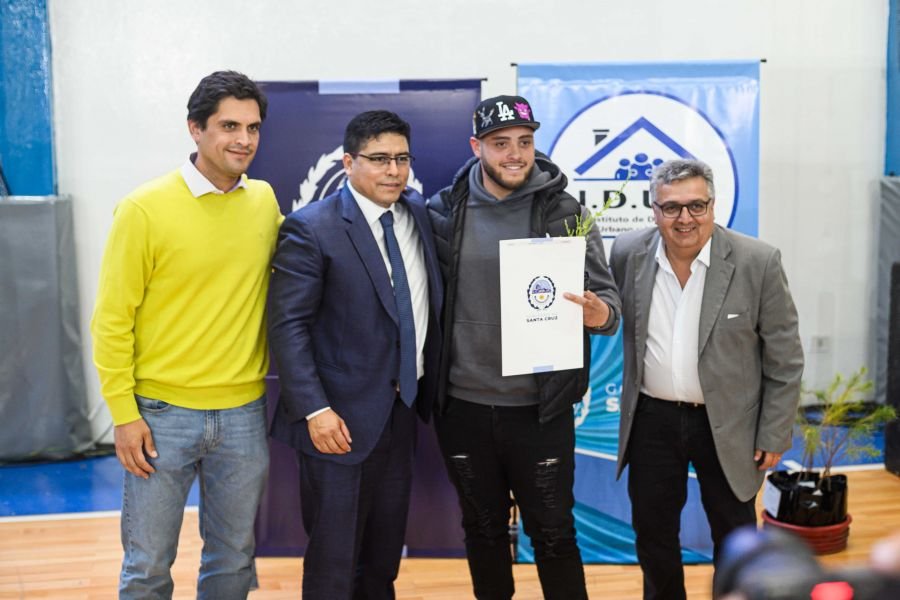 De La Torre destacó la entrega de terrenos y el Plan de Obras Habitacionales para el 2026