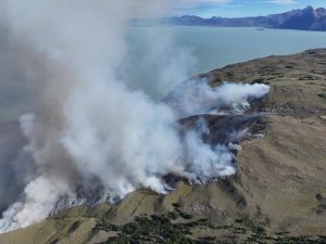 Incendio en el Parque Nacional Los Glaciares: Se trabaja en el operativo y se refuerza la prevención