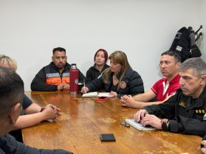 El gobernador Vidal encabezó una reunión para coordinar el operativo por el incendio en El Chaltén