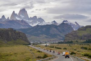 El gobernador Claudio Vidal coordina en El Chaltén las acciones para contener el incendio