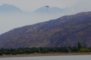 El gobernador Claudio Vidal coordina en El Chaltén las acciones para contener el incendio