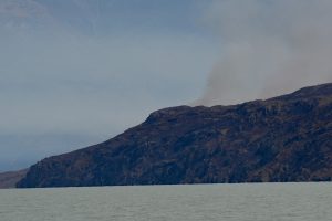 El gobernador Claudio Vidal coordina en El Chaltén las acciones para contener el incendio
