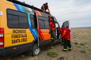 El Gobernador Claudio Vidal acompaña a los brigadistas y sigue de cerca el operativo en El Chaltén