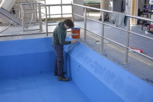 Educación acondiciona piletas en escuelas especiales para el regreso a clases