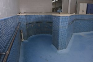 Educación acondiciona piletas en escuelas especiales para el regreso a clases