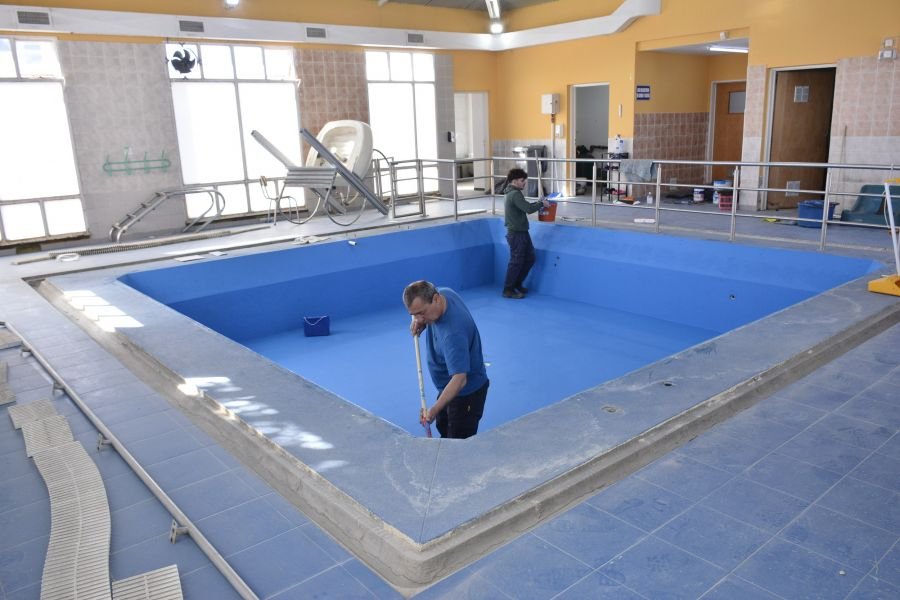 Educación acondiciona piletas en escuelas especiales para el regreso a clases