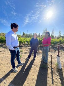 El Consejo Agrario recorrió el viñedo de Caleta Olivia y destacó el acompañamiento a la producción