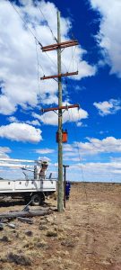 Servicios Publicos realizó trabajos de reparación en la línea de media tensión en Caleta Olivia