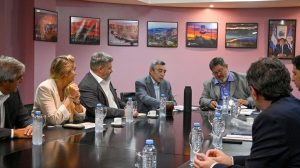 Santa Cruz refuerza el diálogo con empresas mineras para garantizar el cumplimiento de la normativa laboral y el empleo local