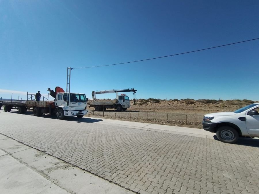 Servicios Públicos trabaja en la obra de red eléctrica para el nuevo camping en Río Gallegos