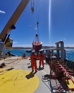 Se restableció la boya de señalización en el ingreso al canal del Puerto Caleta Paula