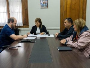 Educación firmó convenio de servicio de limpieza para establecimientos educativos de Perito Moreno