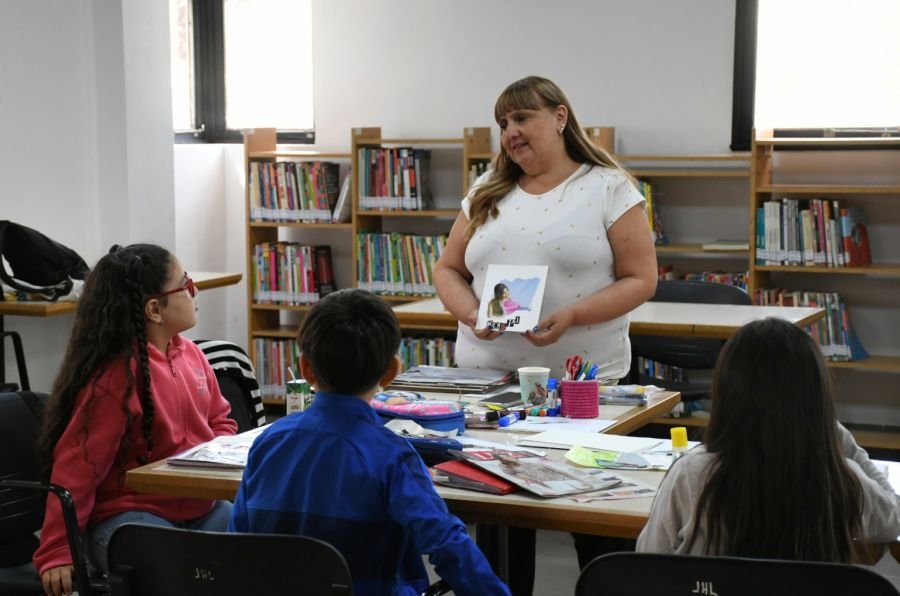 Comienza nuevo taller de collage para adolescentes en la Biblioteca Provincial Juan Hilarión Lenzi