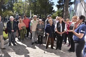 El primer contingente de las colonias de verano para adultos mayores visitó la Casa de Gobierno