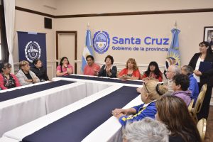 El primer contingente de las colonias de verano para adultos mayores visitó la Casa de Gobierno