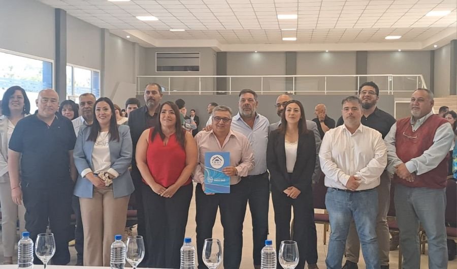 Se firmó el contrato para el inicio de la obra del Polideportivo en Piedra Buena