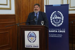 Claudio Vidal puso en funciones a los nuevos ministros de Economía y Trabajo de Santa Cruz