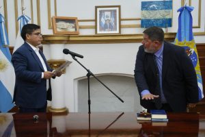 Claudio Vidal puso en funciones a los nuevos ministros de Economía y Trabajo de Santa Cruz