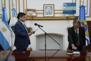 Claudio Vidal puso en funciones a los nuevos ministros de Economía y Trabajo de Santa Cruz
