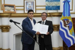 Claudio Vidal puso en funciones a los nuevos ministros de Economía y Trabajo de Santa Cruz