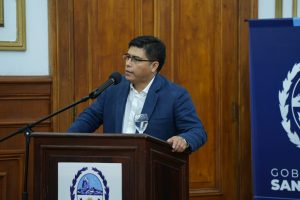 Claudio Vidal puso en funciones a los nuevos ministros de Economía y Trabajo de Santa Cruz