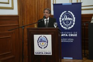 Claudio Vidal puso en funciones a los nuevos ministros de Economía y Trabajo de Santa Cruz
