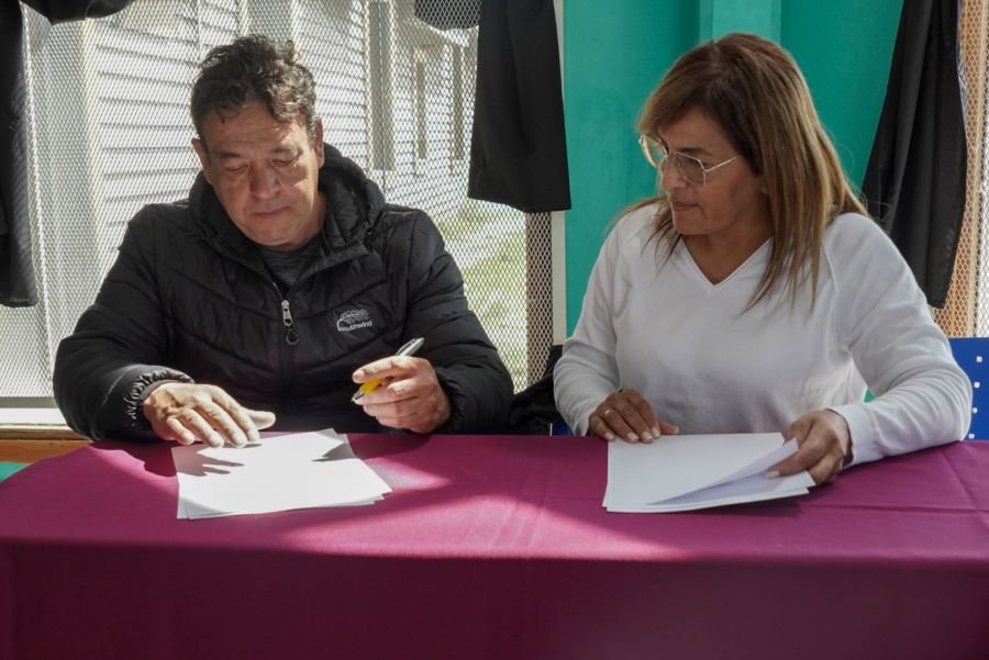 Educación firmó convenio para el mantenimiento de escuelas  en El Chaltén