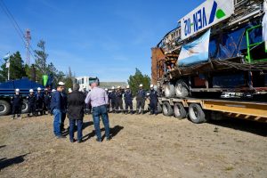 Claudio Vidal visitó la base de Venoil en Río Gallegos y valoró el nuevo equipo de pulling para reactivar la Cuenca Austral