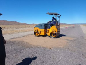 Vialidad Provincial realiza trabajos de bacheo en el acceso a la Ruta Provincial N° 37