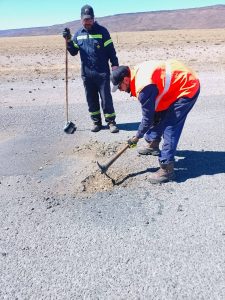 Vialidad Provincial realiza trabajos de bacheo en el acceso a la Ruta Provincial N° 37