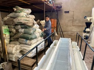 Claudio Vidal se encuentra recorriendo el sector productivo y manteniendo encuentros institucionales en Los Antiguos