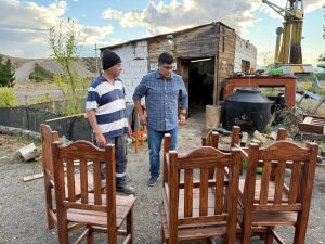Claudio Vidal se encuentra recorriendo el sector productivo y manteniendo encuentros institucionales en Los Antiguos