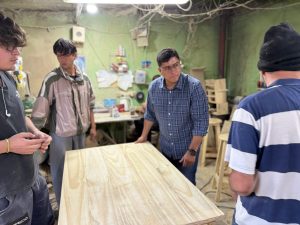 Claudio Vidal se encuentra recorriendo el sector productivo y manteniendo encuentros institucionales en Los Antiguos