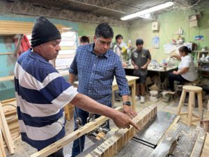 Claudio Vidal se encuentra recorriendo el sector productivo y manteniendo encuentros institucionales en Los Antiguos