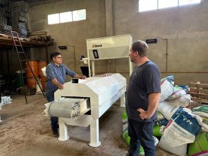 Claudio Vidal se encuentra recorriendo el sector productivo y manteniendo encuentros institucionales en Los Antiguos