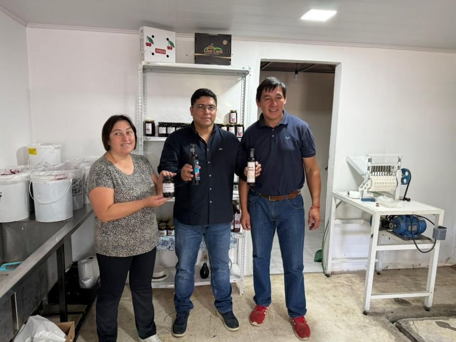 Claudio Vidal se encuentra recorriendo el sector productivo y manteniendo encuentros institucionales en Los Antiguos