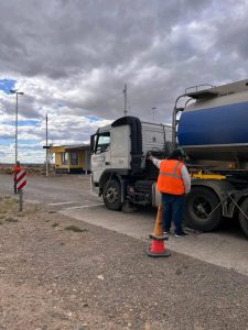 Vialidad Provincial realiza controles de cargas y dimensiones en Ruta Provincial N°43